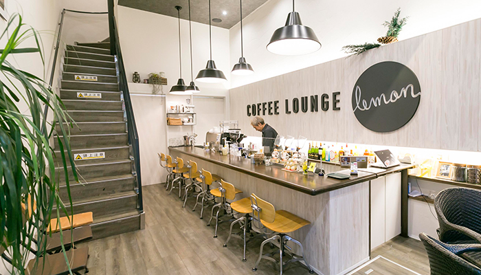 新宿三丁目の隠れ家カフェ「レモン」こだわりの珈琲と至福の時間を